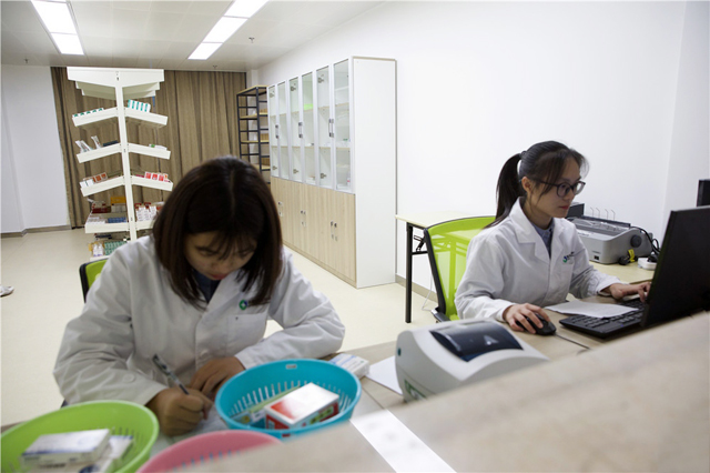 广东岭南现代技师学院实训室